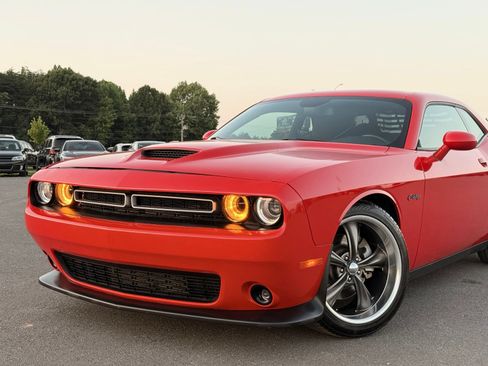 Used 2022 Dodge Challenger GT RWD image 4