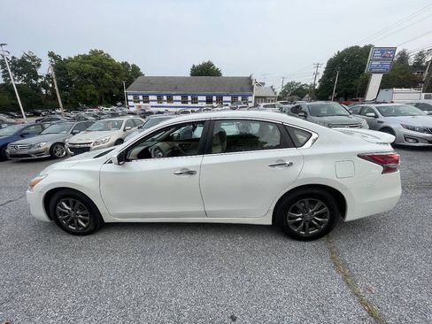 Used 2015 Nissan Altima 2.5 S w/ Sport Value Package FWD image 9
