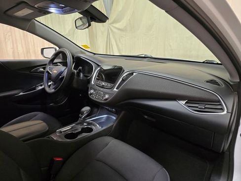 Used 2021 Chevrolet Malibu LT image 38