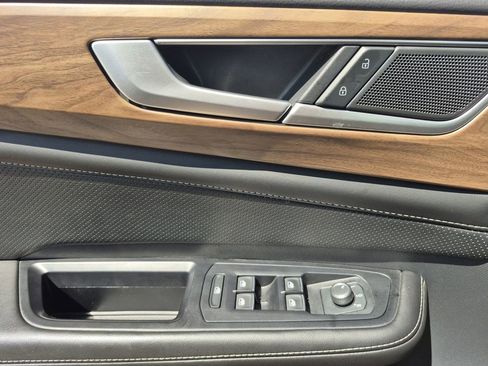 Used 2024 Volkswagen Atlas SE image 7