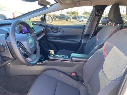 Used 2025 Toyota Prius Plug-In Hybrid image 10