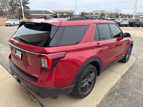 Used 2025 Ford Explorer ST-Line w/ Premium Package image 9