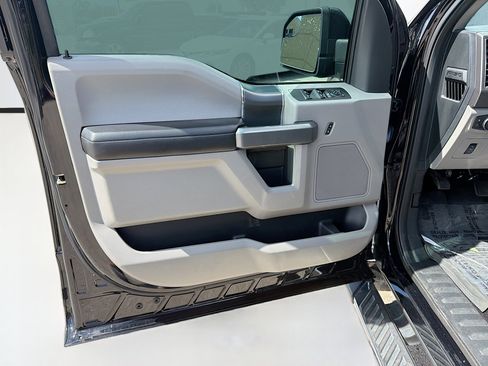 Used 2017 Ford F150 XLT w/ Equipment Group 302A Luxury image 21