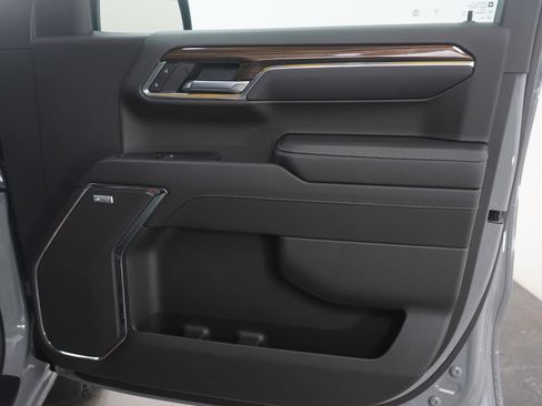 Used 2024 Chevrolet Silverado 1500 LT Trail Boss w/ LT Trail Boss Premium Package image 12