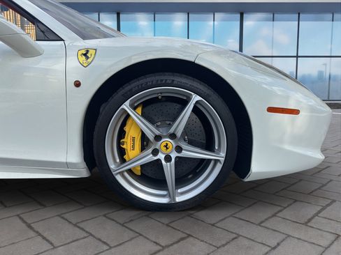 Used 2013 Ferrari 458 Spider image 25