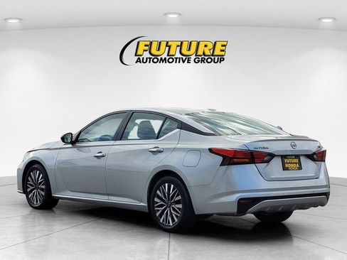 Used 2024 Nissan Altima 2.5 SV FWD image 7