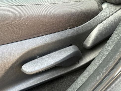 Used 2023 Toyota RAV4 LE image 21