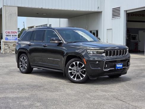 Used 2023 Jeep Grand Cherokee Overland w/ MOPAR Finishing Package AWD/4WD image 2