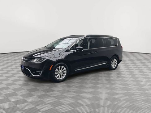 Used 2019 Chrysler Pacifica Touring-L FWD image 34