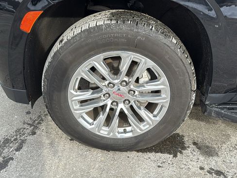 Used 2023 GMC Yukon SLT w/ SLT Luxury Package image 11