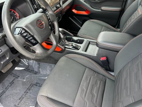 Used 2025 Nissan Frontier PRO-4X AWD/4WD image 10