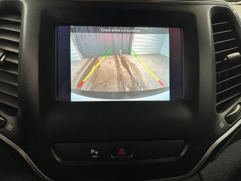 Used 2020 Jeep Cherokee Latitude Plus w/ Cold Weather Group image 12