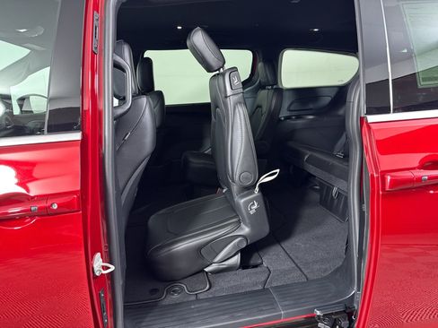 New 2026 Chrysler Pacifica Select AWD/4WD image 17