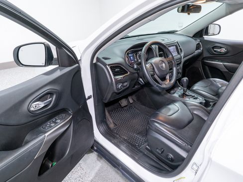 Used 2019 Jeep Cherokee Latitude Plus w/ Cold Weather Group image 12