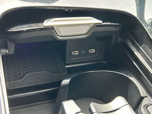 Used 2025 Mercedes-Benz C 300 4MATIC Sedan image 22