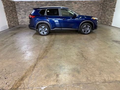 Certified 2025 Nissan Rogue SV w/ SV Premium Package FWD image 4