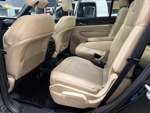 Used 2023 Jeep Grand Cherokee L Limited w/ Luxury Tech Group II AWD/4WD image 20