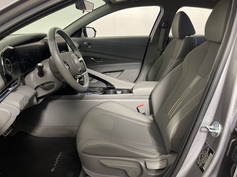 Used 2025 Hyundai Elantra Hybrid FWD image 12