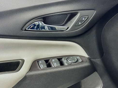 Used 2020 Chevrolet Equinox LS w/ LPO, Cargo Package FWD image 14