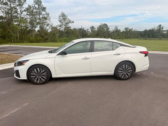 Used 2025 Nissan Altima 2.5 SV FWD image 12