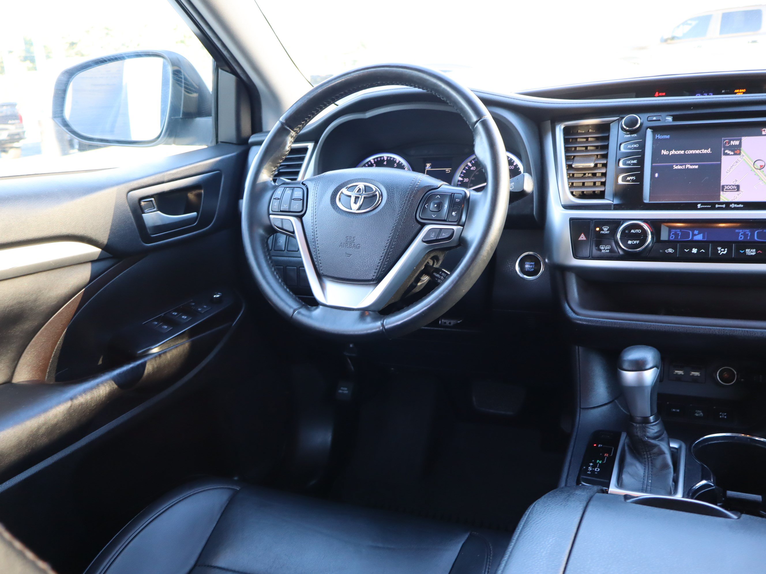 Used 2019 Toyota Highlander XLE AWD/4WD image 14