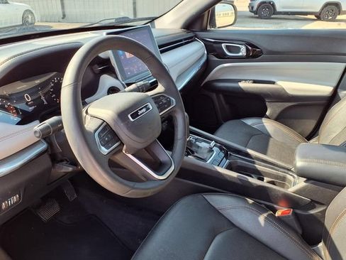 Used 2023 Jeep Compass Limited AWD/4WD image 10
