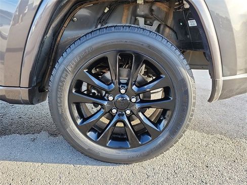 Used 2017 Jeep Grand Cherokee Altitude image 31