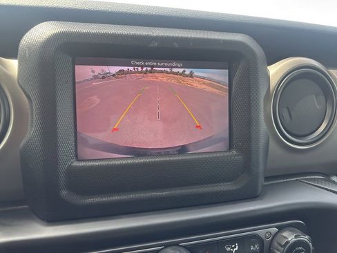 Used 2020 Jeep Wrangler Sport AWD/4WD image 21