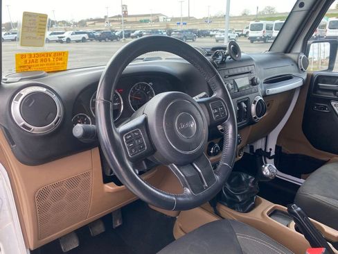 Used 2016 Jeep Wrangler Unlimited Sahara w/ Connectivity Group image 12