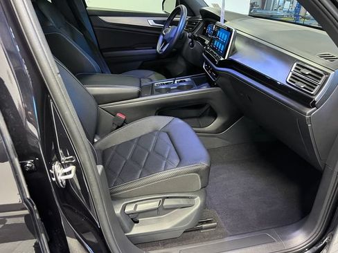 Certified 2024 Volkswagen Atlas Cross Sport SE FWD image 10