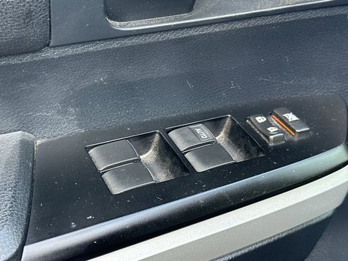 Used 2015 Toyota Tundra SR5 w/ SR5 Upgrade Package image 12