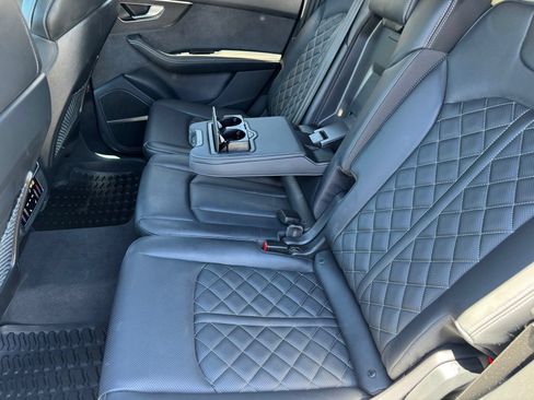 Used 2023 Audi SQ7 Prestige w/ Sport Package AWD/4WD image 9