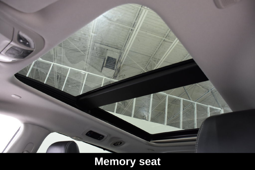 Used 2024 Chrysler Pacifica Limited FWD image 9