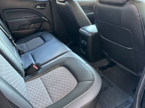 Used 2022 Chevrolet Colorado Z71 w/ Z71 Midnight Edition image 18