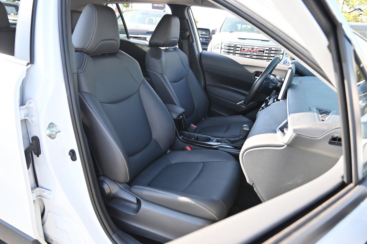 Used 2023 Toyota Corolla Cross XLE w/ Convenience Package FWD image 26