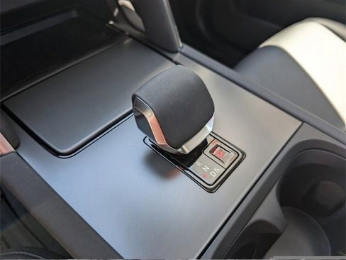 Used 2024 Land Rover Discovery Sport S image 12