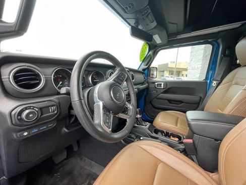 Used 2023 Jeep Wrangler Unlimited Sahara w/ Cold Weather Group AWD/4WD image 10