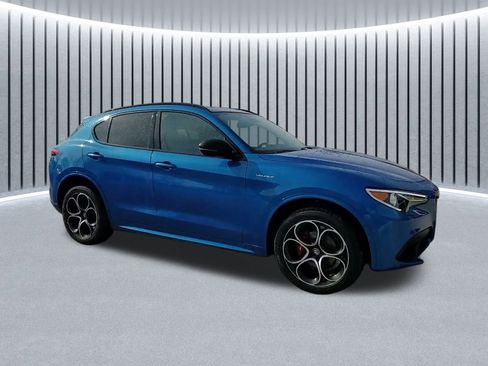 Used 2022 Alfa Romeo Stelvio Veloce image 3