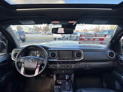 Used 2022 Toyota Tacoma TRD Sport w/ TRD Premium Sport Package image 13