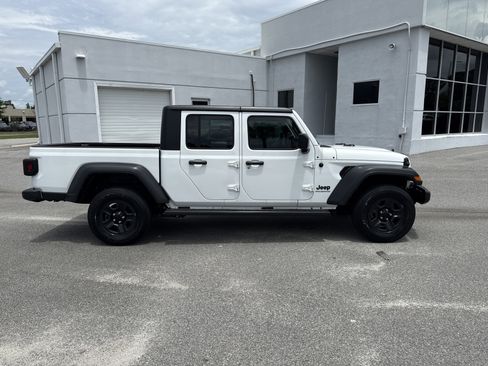 Used 2023 Jeep Gladiator Sport w/ Trailer Tow Package AWD/4WD image 12