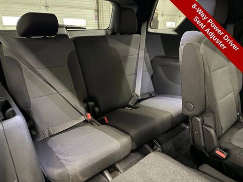 Used 2022 Chevrolet Traverse LT image 41