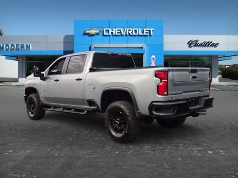 Certified 2026 Chevrolet Silverado 2500 ZR2 AWD/4WD image 3