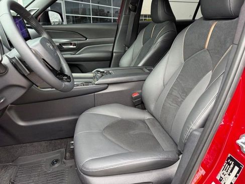 Used 2026 Toyota Grand Highlander AWD Hybrid image 17