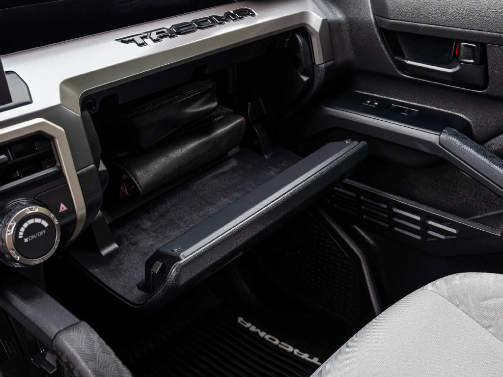 Used 2025 Toyota Tacoma SR5 AWD/4WD image 19