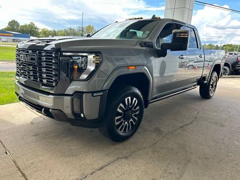 Used 2024 GMC Sierra 2500 Denali Ultimate w/ Max Trailering Package AWD/4WD image 4