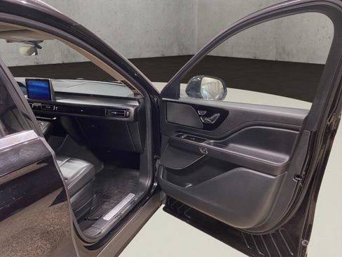 Certified 2023 Lincoln Aviator AWD w/ Premium Package image 19