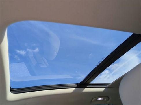 Used 2021 Buick Envision Avenir w/ Technology Package II image 18