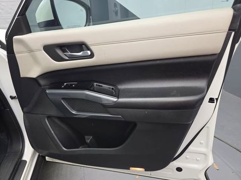 Used 2022 Nissan Pathfinder SL w/ SL Black Package image 50