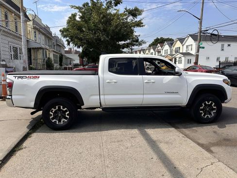 Used 2022 Toyota Tacoma TRD Off-Road AWD/4WD image 6