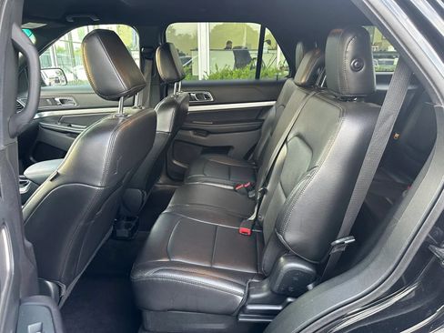 Used 2018 Ford Explorer XLT w/ Equipment Group 202A FWD image 12